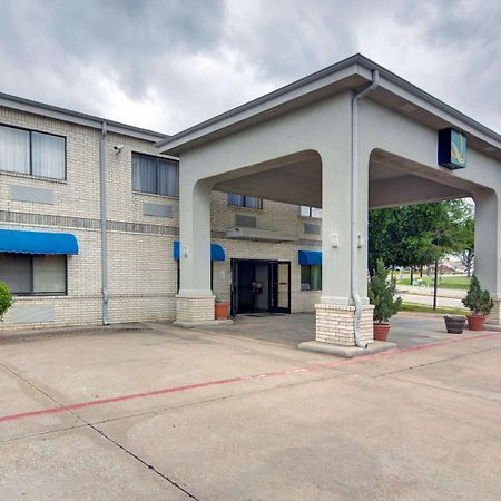 Quality Inn & Suites Grand Prairie Zewnętrze zdjęcie